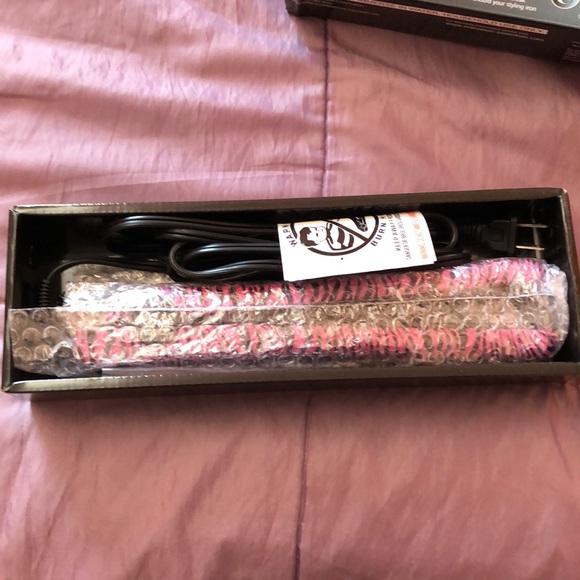 Temp control flat iron - Picture 3 of 3